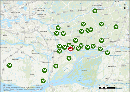 Figuur 1. Ligging van de locaties (groene symbolen) waar eieren zijn verzameld in de acht gemeenten. Het rode symbool is de positie van het chemiebedrijf Chemours in Dordrecht.