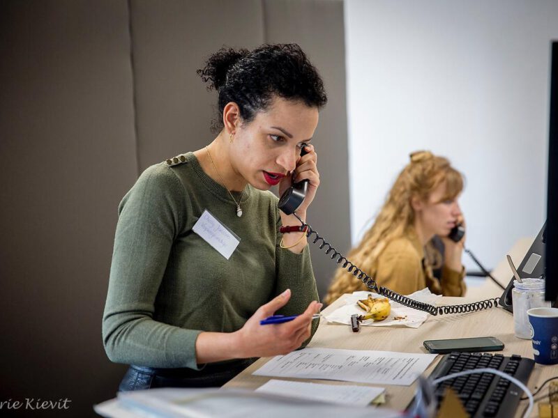 Medewerker bellen 3